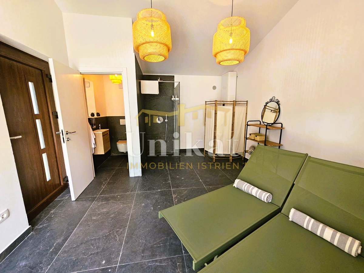 Renovirana kamnita hiša s bazenom in wellness hišico